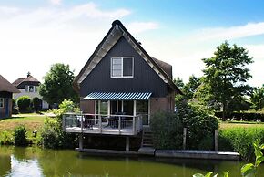 Thatched Villa by Ijsselmeer