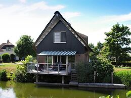Thatched Villa by Ijsselmeer