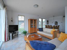 Thatched Villa by Ijsselmeer