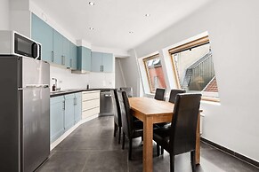Beautiful Duplex Near Shopping Street