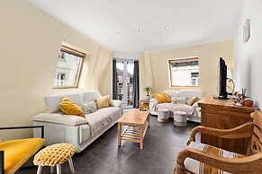 Beautiful Duplex Near Shopping Street