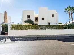 Spacious Holiday Home With Private Garden