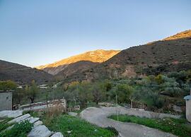 Holiday Home in Laroya With Pool & BBQ