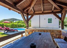 Villa Tara With a Beautiful Heated Pool