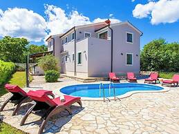 Villa Tara With a Beautiful Heated Pool