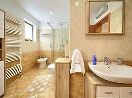 Villa Tara With a Beautiful Heated Pool