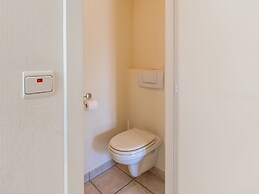 Modern 1st Floor Apartment in Oostduinkerke
