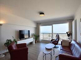 Cozy Beachfront Retreat