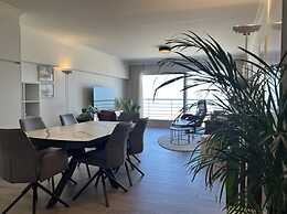 Cozy Beachfront Retreat