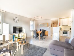 Apartment Near Dunes and Sea