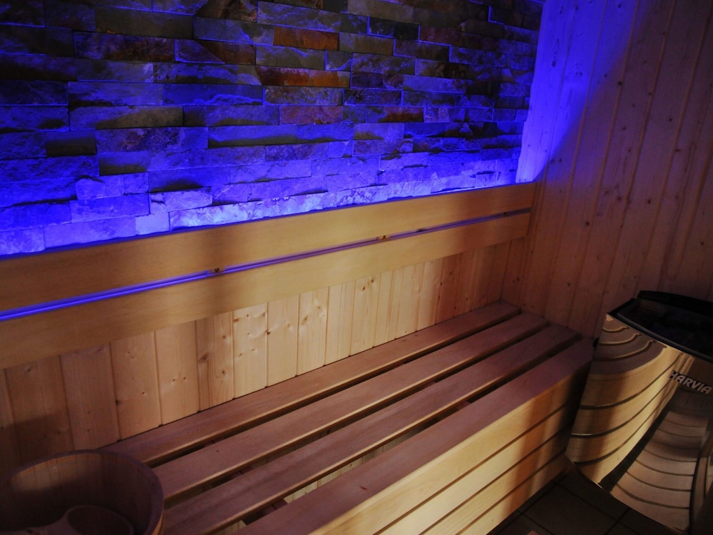 Cottage by Lake in Vielsalm With Sauna
