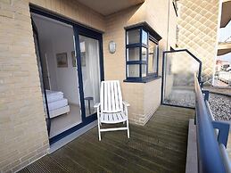 Apartment on Zeedijk With Sea View