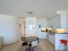 Apartment on Zeedijk With Sea View