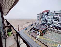 Apartment in Oostduinkerke With Sea View