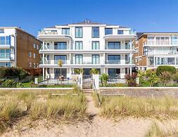 Apartment in Oostduinkerke With Sea View