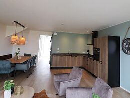 Villa in Leons With Sloop Rentals