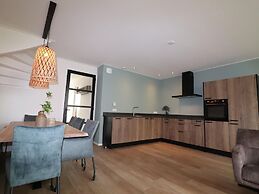 Villa in Leons With Sloop Rentals