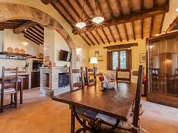 Nice Apartment in Seggiano