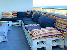 Sunny Garden Apartment