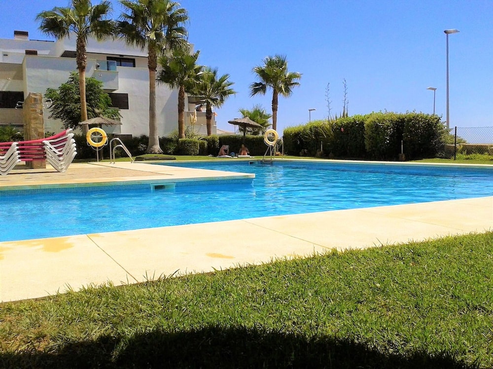 Sunny Garden Apartment