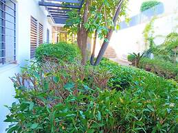 Sunny Garden Apartment