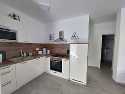 Delfin Modern Retreat