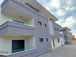 Delfin Modern Retreat
