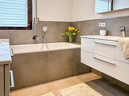 Modernes Split-level Haus Nahe am Hennesee