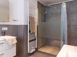 Modernes Split-level Haus Nahe am Hennesee