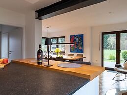 Modernes Split-level Haus Nahe am Hennesee