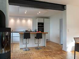 Modernes Split-level Haus Nahe am Hennesee