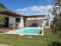 Elegant Villa in Sainte Valiere