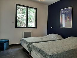 Elegant Villa in Sainte Valiere