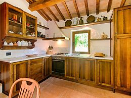 Villa in Borgo Pace With Private Pool