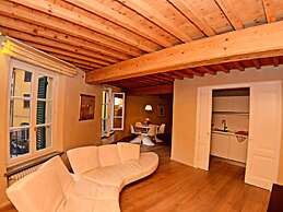 Apartment in Lucca Near Amphitheater Square