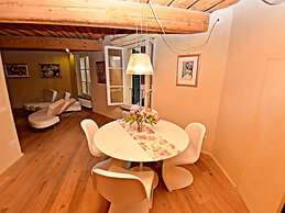 Apartment in Lucca Near Amphitheater Square