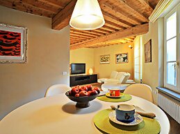 Apartment in Lucca Near Amphitheater Square