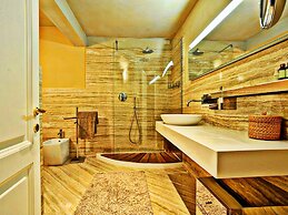 Apartment in Lucca Near Amphitheater Square