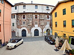 Apartment in Lucca Near Amphitheater Square