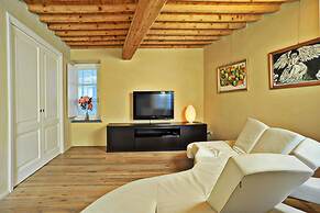 Apartment in Lucca Near Amphitheater Square