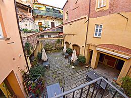 Apartment in Lucca Near Amphitheater Square