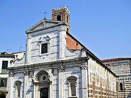 Apartment in Lucca Near Amphitheater Square