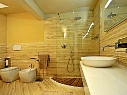 Apartment in Lucca Near Amphitheater Square