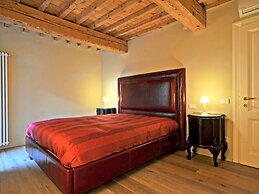 Apartment in Lucca Near Amphitheater Square