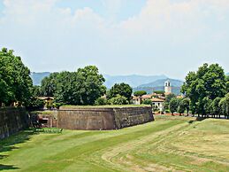 Apartment in Lucca Near Amphitheater Square