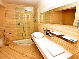 Apartment in Lucca Near Amphitheater Square