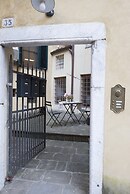 Apartment in Lucca Near Amphitheater Square