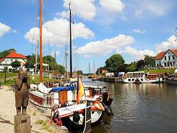 Claudia Modern Retreat