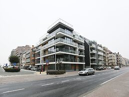 Apartment in Middelkerke With Large Terrace