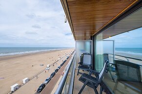 Modern Studio With sea View and Garage